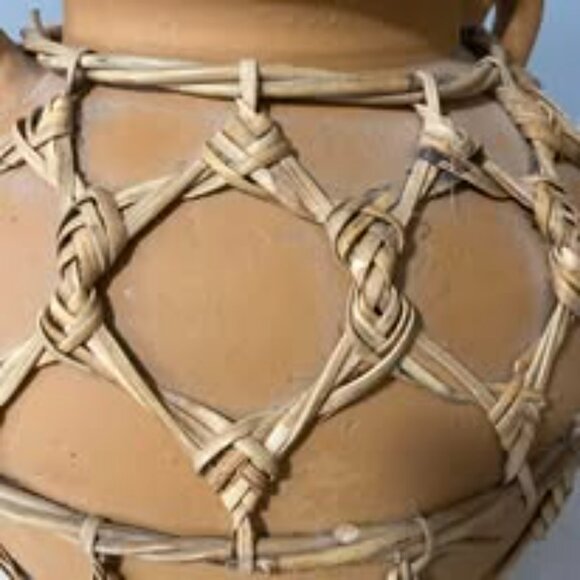 (VHD) Vintage. Clay. Pot - Picture 4 of 7